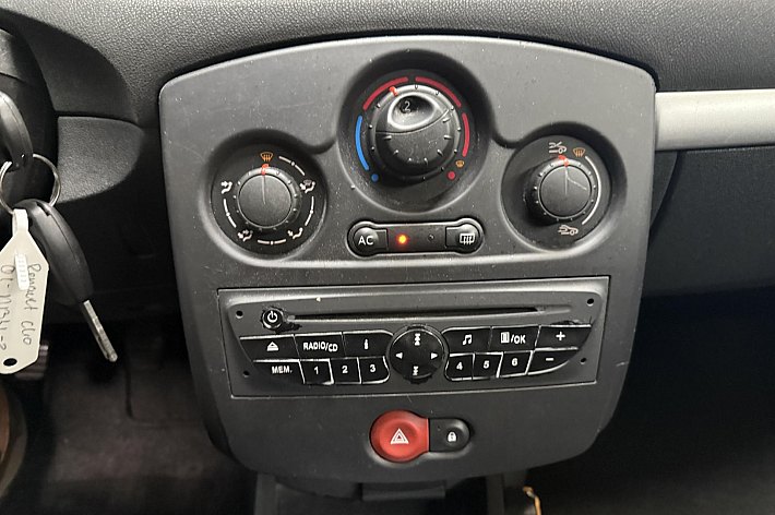 Renault Clio 1.2 Collection , CRUISE CONTROL, AIRCO, TREKHAAK, KEURIG ONDERHOUDEN, BOEKJES AANWEZIG