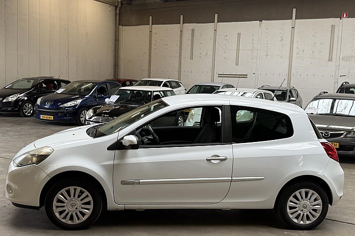 Renault Clio 1.2 Collection , CRUISE CONTROL, AIRCO, TREKHAAK, KEURIG ONDERHOUDEN, BOEKJES AANWEZIG