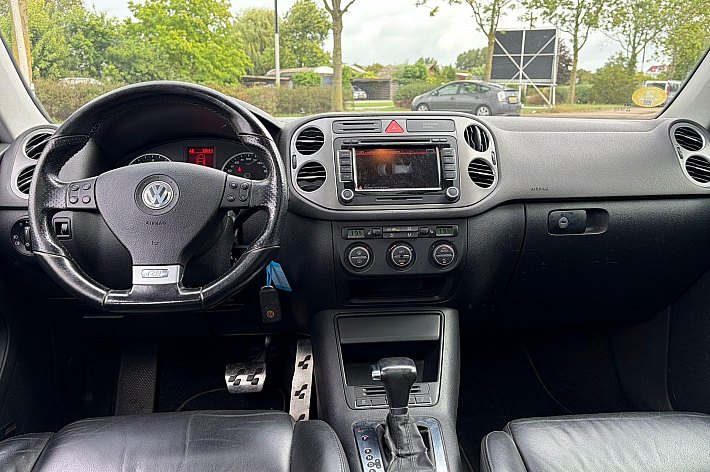 Volkswagen Tiguan 2.0 TSI Track&Field 4Motion , PANO, LEDER, AUTOMAAT, PDC, CRUISE CONTROLE, 200 PK, R LINE SPORTSTUUR, AUTOMATISCH INPARKEREN, VREDESTEIN BANDEN, ELECTR STOELEN, RAMEN EN SPIEGELS, VOLLE AUTO !!