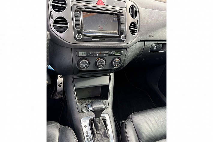 Volkswagen Tiguan 2.0 TSI Track&Field 4Motion , PANO, LEDER, AUTOMAAT, PDC, CRUISE CONTROLE, 200 PK, R LINE SPORTSTUUR, AUTOMATISCH INPARKEREN, VREDESTEIN BANDEN, ELECTR STOELEN, RAMEN EN SPIEGELS, VOLLE AUTO !!