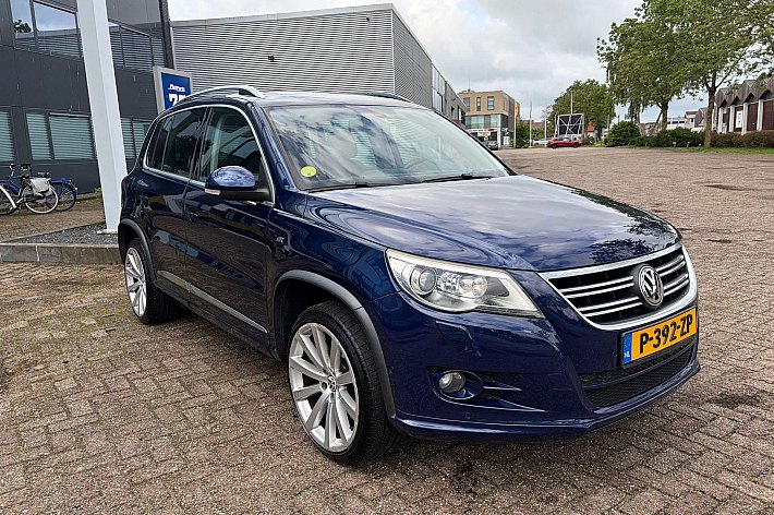 Volkswagen Tiguan 2.0 TSI Track&Field 4Motion , PANO, LEDER, AUTOMAAT, PDC, CRUISE CONTROLE, 200 PK, R LINE SPORTSTUUR, AUTOMATISCH INPARKEREN, VREDESTEIN BANDEN, ELECTR STOELEN, RAMEN EN SPIEGELS, VOLLE AUTO !!
