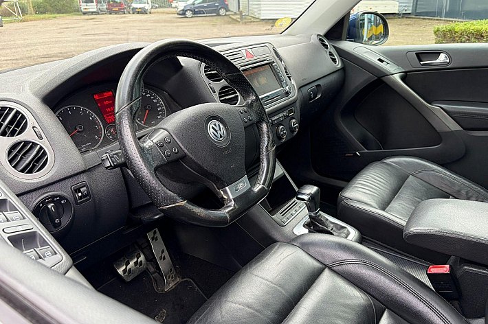 Volkswagen Tiguan 2.0 TSI Track&Field 4Motion , PANO, LEDER, AUTOMAAT, PDC, CRUISE CONTROLE, 200 PK, R LINE SPORTSTUUR, AUTOMATISCH INPARKEREN, VREDESTEIN BANDEN, ELECTR STOELEN, RAMEN EN SPIEGELS, VOLLE AUTO !!