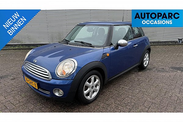 MINI 3-deurs 1.4 One , 92.274 KM !!, DUBBEL PANORAMADAK, AIRCO, ELECTR RAMEN EN SPIEGELS, GOED ONDERHOUDEN BOEKJES EN FACTUREN AANWEZIG, ZGAN BANDEN, 14 JAAR BIJ DE VOORGAANDE EIGENAAR IN BEZIT GEWEEST