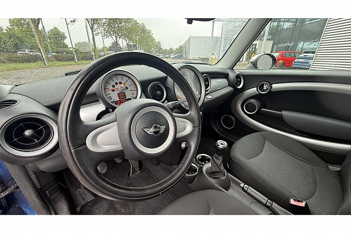 MINI 3-deurs 1.4 One , 92.274 KM !!, DUBBEL PANORAMADAK, AIRCO, ELECTR RAMEN EN SPIEGELS, GOED ONDERHOUDEN BOEKJES EN FACTUREN AANWEZIG, ZGAN BANDEN, 14 JAAR BIJ DE VOORGAANDE EIGENAAR IN BEZIT GEWEEST