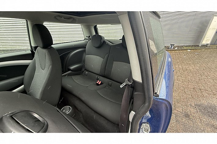MINI 3-deurs 1.4 One , 92.274 KM !!, DUBBEL PANORAMADAK, AIRCO, ELECTR RAMEN EN SPIEGELS, GOED ONDERHOUDEN BOEKJES EN FACTUREN AANWEZIG, ZGAN BANDEN, 14 JAAR BIJ DE VOORGAANDE EIGENAAR IN BEZIT GEWEEST