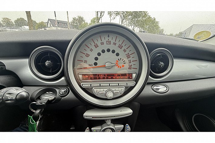 MINI 3-deurs 1.4 One , 92.274 KM !!, DUBBEL PANORAMADAK, AIRCO, ELECTR RAMEN EN SPIEGELS, GOED ONDERHOUDEN BOEKJES EN FACTUREN AANWEZIG, ZGAN BANDEN, 14 JAAR BIJ DE VOORGAANDE EIGENAAR IN BEZIT GEWEEST