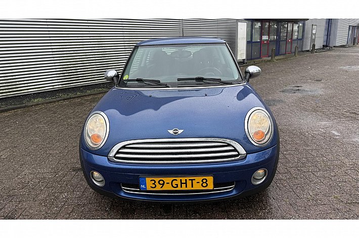 MINI 3-deurs 1.4 One , 92.274 KM !!, DUBBEL PANORAMADAK, AIRCO, ELECTR RAMEN EN SPIEGELS, GOED ONDERHOUDEN BOEKJES EN FACTUREN AANWEZIG, ZGAN BANDEN, 14 JAAR BIJ DE VOORGAANDE EIGENAAR IN BEZIT GEWEEST