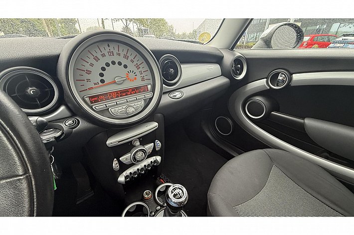 MINI 3-deurs 1.4 One , 92.274 KM !!, DUBBEL PANORAMADAK, AIRCO, ELECTR RAMEN EN SPIEGELS, GOED ONDERHOUDEN BOEKJES EN FACTUREN AANWEZIG, ZGAN BANDEN, 14 JAAR BIJ DE VOORGAANDE EIGENAAR IN BEZIT GEWEEST