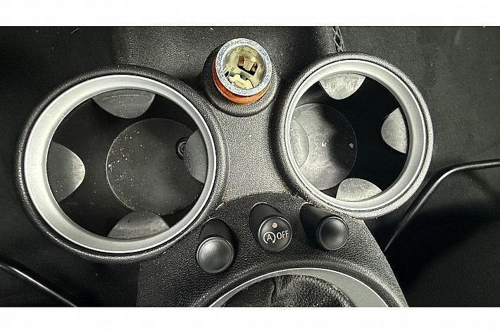 MINI 3-deurs 1.4 One , 92.274 KM !!, DUBBEL PANORAMADAK, AIRCO, ELECTR RAMEN EN SPIEGELS, GOED ONDERHOUDEN BOEKJES EN FACTUREN AANWEZIG, ZGAN BANDEN, 14 JAAR BIJ DE VOORGAANDE EIGENAAR IN BEZIT GEWEEST