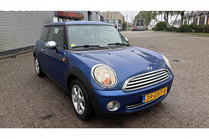 MINI 3-deurs 1.4 One , 92.274 KM !!, DUBBEL PANORAMADAK, AIRCO, ELECTR RAMEN EN SPIEGELS, GOED ONDERHOUDEN BOEKJES EN FACTUREN AANWEZIG, ZGAN BANDEN, 14 JAAR BIJ DE VOORGAANDE EIGENAAR IN BEZIT GEWEEST