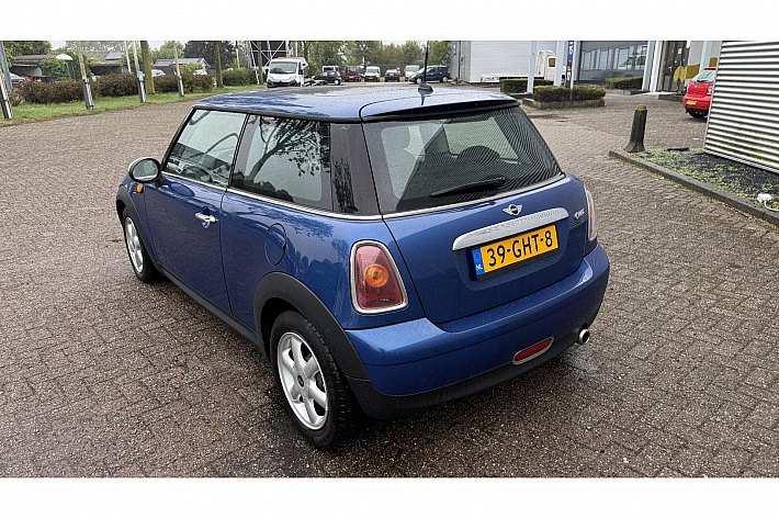 MINI 3-deurs 1.4 One , 92.274 KM !!, DUBBEL PANORAMADAK, AIRCO, ELECTR RAMEN EN SPIEGELS, GOED ONDERHOUDEN BOEKJES EN FACTUREN AANWEZIG, ZGAN BANDEN, 14 JAAR BIJ DE VOORGAANDE EIGENAAR IN BEZIT GEWEEST