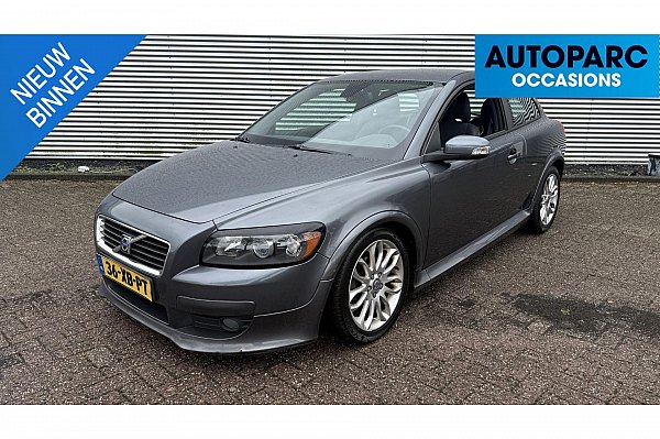 Volvo C30 2.0 Momentum , AIRCO, CRUISE, 155.176 NAP, BOEKJES AANWEZIG, GOED ONDERHOUDEN, OPTISCH WAT BESCHADIGD, REMSCHIJVEN VOORZIJDE BEETJE KROM, MEENEEMPRIJS VOOR DEZE UNIEKE EN SNELLE C30, VOOR DE LIEFHEBBER MET UNIEK LAGE KM STAND !!!
