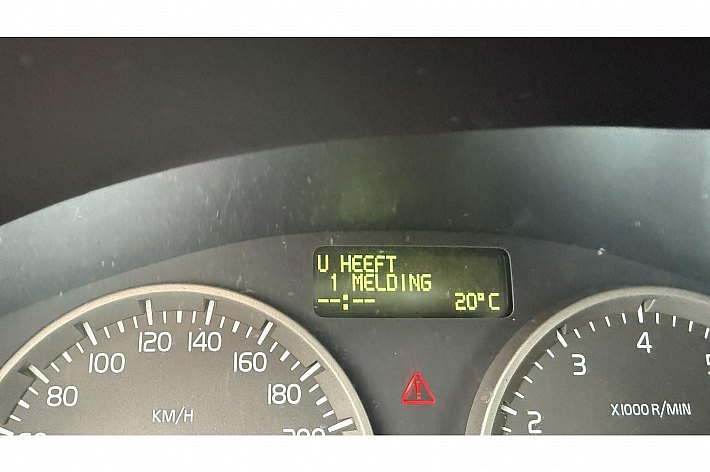 Volvo C30 2.0 Momentum , AIRCO, CRUISE, 155.176 NAP, BOEKJES AANWEZIG, GOED ONDERHOUDEN, OPTISCH WAT BESCHADIGD, REMSCHIJVEN VOORZIJDE BEETJE KROM, MEENEEMPRIJS VOOR DEZE UNIEKE EN SNELLE C30, VOOR DE LIEFHEBBER MET UNIEK LAGE KM STAND !!!