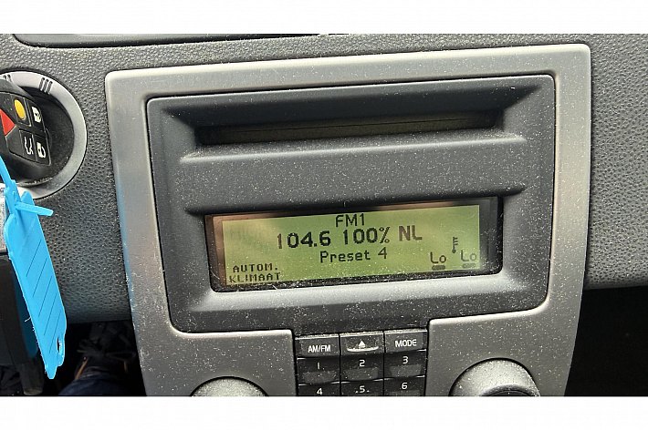 Volvo C30 2.0 Momentum , AIRCO, CRUISE, 155.176 NAP, BOEKJES AANWEZIG, GOED ONDERHOUDEN, OPTISCH WAT BESCHADIGD, REMSCHIJVEN VOORZIJDE BEETJE KROM, MEENEEMPRIJS VOOR DEZE UNIEKE EN SNELLE C30, VOOR DE LIEFHEBBER MET UNIEK LAGE KM STAND !!!