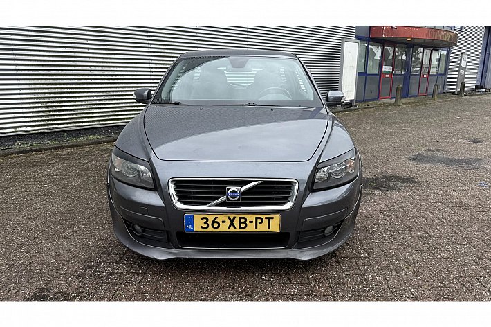 Volvo C30 2.0 Momentum , AIRCO, CRUISE, 155.176 NAP, BOEKJES AANWEZIG, GOED ONDERHOUDEN, OPTISCH WAT BESCHADIGD, REMSCHIJVEN VOORZIJDE BEETJE KROM, MEENEEMPRIJS VOOR DEZE UNIEKE EN SNELLE C30, VOOR DE LIEFHEBBER MET UNIEK LAGE KM STAND !!!