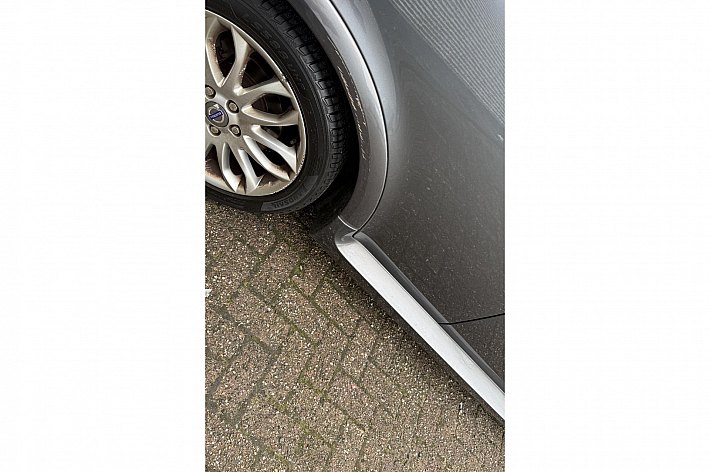 Volvo C30 2.0 Momentum , AIRCO, CRUISE, 155.176 NAP, BOEKJES AANWEZIG, GOED ONDERHOUDEN, OPTISCH WAT BESCHADIGD, REMSCHIJVEN VOORZIJDE BEETJE KROM, MEENEEMPRIJS VOOR DEZE UNIEKE EN SNELLE C30, VOOR DE LIEFHEBBER MET UNIEK LAGE KM STAND !!!