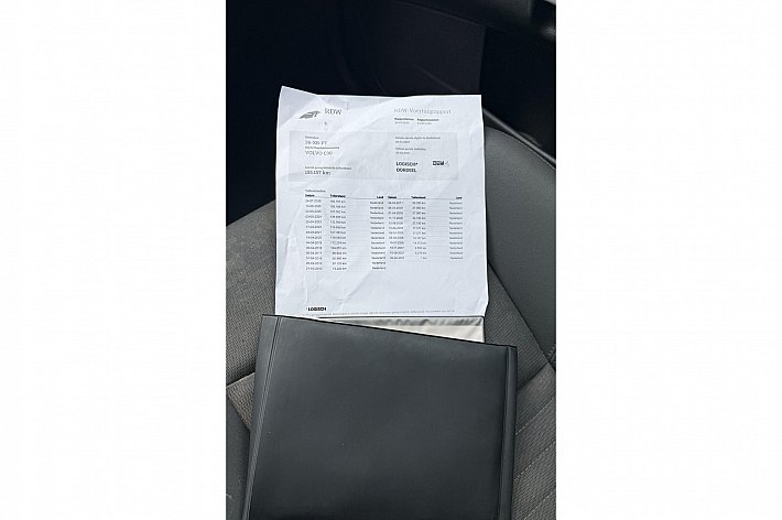 Volvo C30 2.0 Momentum , AIRCO, CRUISE, 155.176 NAP, BOEKJES AANWEZIG, GOED ONDERHOUDEN, OPTISCH WAT BESCHADIGD, REMSCHIJVEN VOORZIJDE BEETJE KROM, MEENEEMPRIJS VOOR DEZE UNIEKE EN SNELLE C30, VOOR DE LIEFHEBBER MET UNIEK LAGE KM STAND !!!