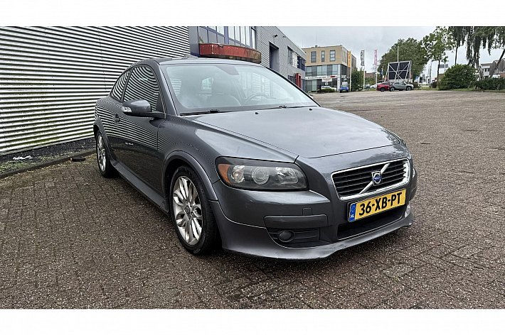 Volvo C30 2.0 Momentum , AIRCO, CRUISE, 155.176 NAP, BOEKJES AANWEZIG, GOED ONDERHOUDEN, OPTISCH WAT BESCHADIGD, REMSCHIJVEN VOORZIJDE BEETJE KROM, MEENEEMPRIJS VOOR DEZE UNIEKE EN SNELLE C30, VOOR DE LIEFHEBBER MET UNIEK LAGE KM STAND !!!