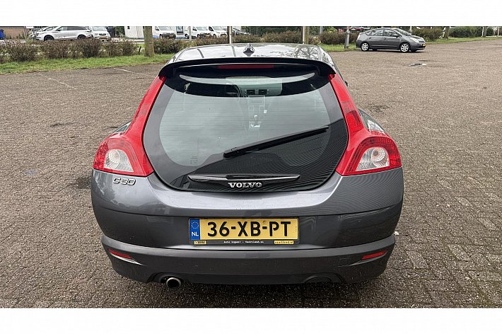 Volvo C30 2.0 Momentum , AIRCO, CRUISE, 155.176 NAP, BOEKJES AANWEZIG, GOED ONDERHOUDEN, OPTISCH WAT BESCHADIGD, REMSCHIJVEN VOORZIJDE BEETJE KROM, MEENEEMPRIJS VOOR DEZE UNIEKE EN SNELLE C30, VOOR DE LIEFHEBBER MET UNIEK LAGE KM STAND !!!