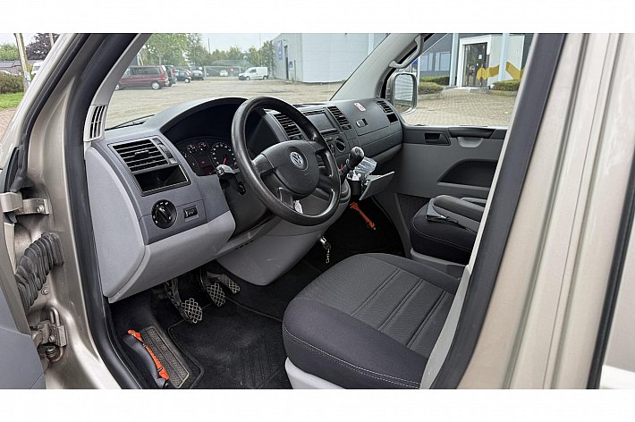 Volkswagen Transporter 1.9 TDI 340 Trendline DC , AIRCO, CRUISE, NAVI, FULL ENGINE REVISION 4325.= 3 MONTH AGO, DRIVE LIKE NEW !!!, 5 PERSOONS, LIFT FOR DISABELD PEOPLE ELECTRIC, EXPORT !!! TOP CAR !!