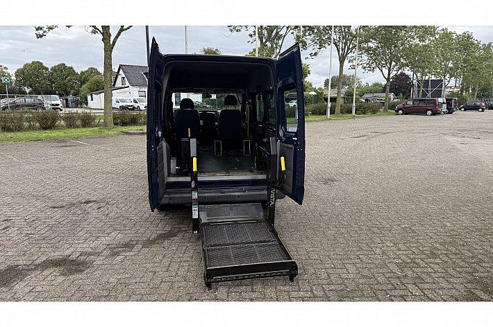 Ford Transit 300S 2.4TDdi , EXPORT, AUTOMAAT, 137.380 KM, HOGE UITVOERING, ROLSTOELLIFT, ELECTR VERSTELBARE STOEL, SCHUIFDEUR, OOK IDEAAL VOOR OMBOUW CAMPER, BIJ EXPORT BLIJFT LIFT ER IN, VOOR IN NL GAAT HIJ ER UIT !!!RIJDT EN SCHAKELT 100%