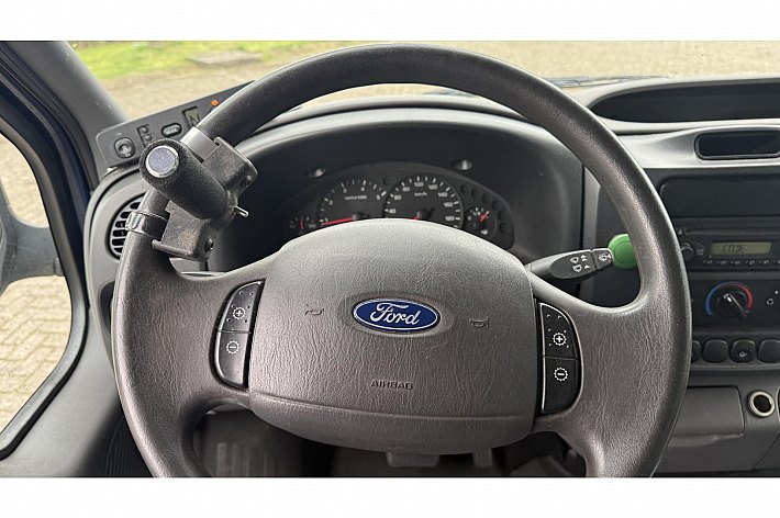 Ford Transit 300S 2.4TDdi , EXPORT, AUTOMAAT, 137.380 KM, HOGE UITVOERING, ROLSTOELLIFT, ELECTR VERSTELBARE STOEL, SCHUIFDEUR, OOK IDEAAL VOOR OMBOUW CAMPER, BIJ EXPORT BLIJFT LIFT ER IN, VOOR IN NL GAAT HIJ ER UIT !!!RIJDT EN SCHAKELT 100%