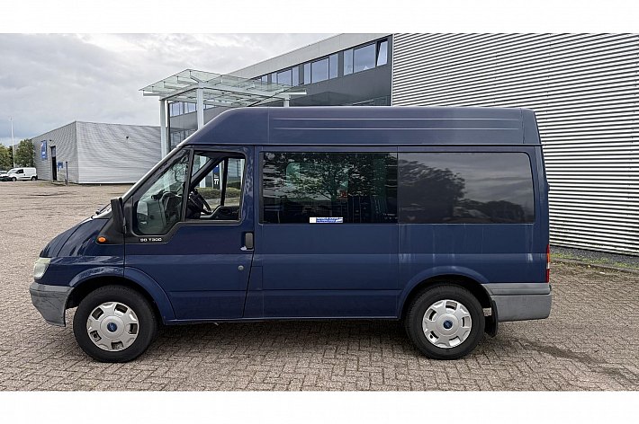 Ford Transit 300S 2.4TDdi , EXPORT, AUTOMAAT, 137.380 KM, HOGE UITVOERING, ROLSTOELLIFT, ELECTR VERSTELBARE STOEL, SCHUIFDEUR, OOK IDEAAL VOOR OMBOUW CAMPER, BIJ EXPORT BLIJFT LIFT ER IN, VOOR IN NL GAAT HIJ ER UIT !!!RIJDT EN SCHAKELT 100%