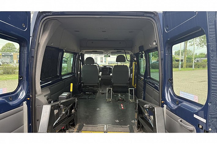 Ford Transit 300S 2.4TDdi , EXPORT, AUTOMAAT, 137.380 KM, HOGE UITVOERING, ROLSTOELLIFT, ELECTR VERSTELBARE STOEL, SCHUIFDEUR, OOK IDEAAL VOOR OMBOUW CAMPER, BIJ EXPORT BLIJFT LIFT ER IN, VOOR IN NL GAAT HIJ ER UIT !!!RIJDT EN SCHAKELT 100%