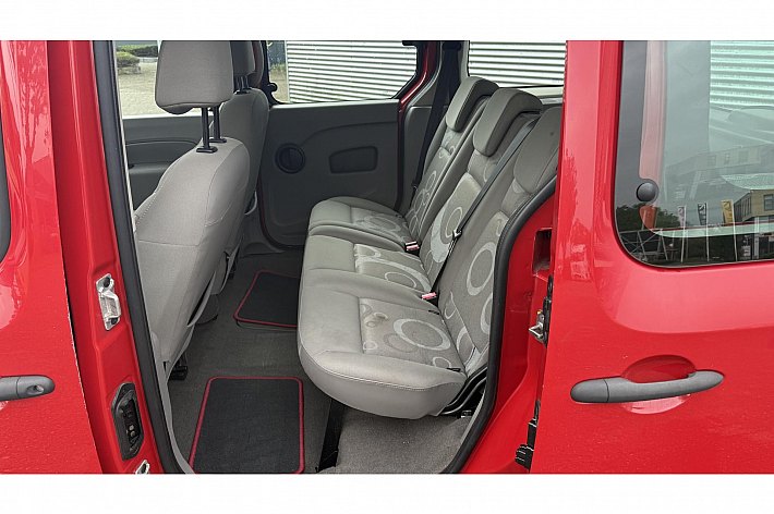 Renault Kangoo Family 1.6 Authentique , AIRCO, 2x SCHUIFDEUR, DISTRIBUTIE KAN NOG 60.000 KM MEE, TREKHAAK, RIJDT EN SCHAKELT GOED, VOORDELIG EN VEEL RUIMTE