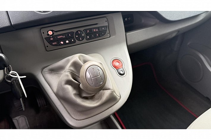 Renault Kangoo Family 1.6 Authentique , AIRCO, 2x SCHUIFDEUR, DISTRIBUTIE KAN NOG 60.000 KM MEE, TREKHAAK, RIJDT EN SCHAKELT GOED, VOORDELIG EN VEEL RUIMTE
