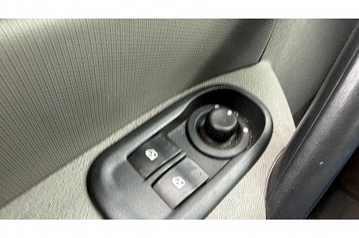 Renault Kangoo Family 1.6 Authentique , AIRCO, 2x SCHUIFDEUR, DISTRIBUTIE KAN NOG 60.000 KM MEE, TREKHAAK, RIJDT EN SCHAKELT GOED, VOORDELIG EN VEEL RUIMTE