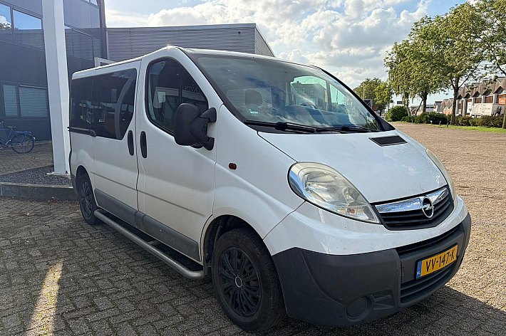 Opel Vivaro 2.0 CDTI L1H2 DC , AIRCO, INVALIDELIFT, 6 BAK, 5 PERSOONS OP KENTEKEN, EXPORT !!!!  DC , RIJDT EN SCHAKELT GOED