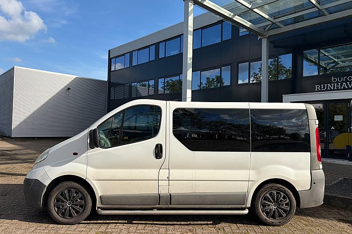 Opel Vivaro 2.0 CDTI L1H2 DC , AIRCO, INVALIDELIFT, 6 BAK, 5 PERSOONS OP KENTEKEN, EXPORT !!!!  DC , RIJDT EN SCHAKELT GOED