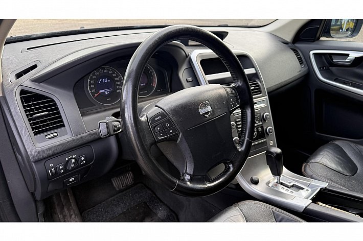 Volvo XC60 3.2 AWD R-Design , 4WD, AIRCO, AUTOMAAT, UNIEK LEDEREN INTERIEUR, , PANODAK, TREKHAAK, CRUISE CONTROLE, BOEKJES KEURIG ONDERHOUDEN,
