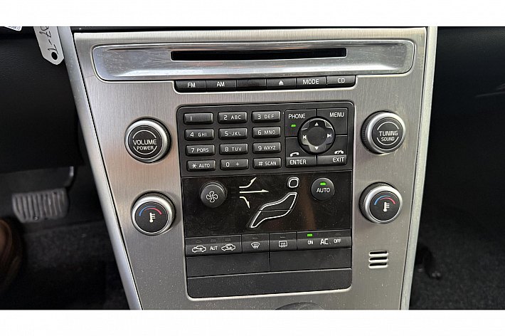 Volvo XC60 3.2 AWD R-Design , 4WD, AIRCO, AUTOMAAT, UNIEK LEDEREN INTERIEUR, , PANODAK, TREKHAAK, CRUISE CONTROLE, BOEKJES KEURIG ONDERHOUDEN,