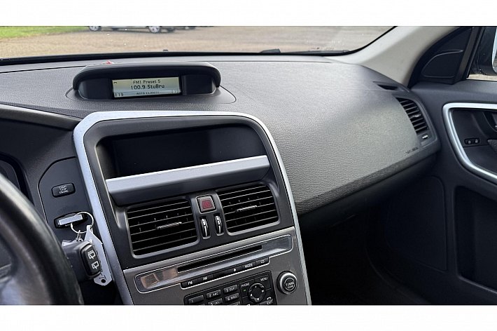 Volvo XC60 3.2 AWD R-Design , 4WD, AIRCO, AUTOMAAT, UNIEK LEDEREN INTERIEUR, , PANODAK, TREKHAAK, CRUISE CONTROLE, BOEKJES KEURIG ONDERHOUDEN,