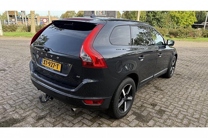 Volvo XC60 3.2 AWD R-Design , 4WD, AIRCO, AUTOMAAT, UNIEK LEDEREN INTERIEUR, , PANODAK, TREKHAAK, CRUISE CONTROLE, BOEKJES KEURIG ONDERHOUDEN,
