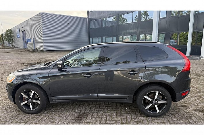 Volvo XC60 3.2 AWD R-Design , 4WD, AIRCO, AUTOMAAT, UNIEK LEDEREN INTERIEUR, , PANODAK, TREKHAAK, CRUISE CONTROLE, BOEKJES KEURIG ONDERHOUDEN,