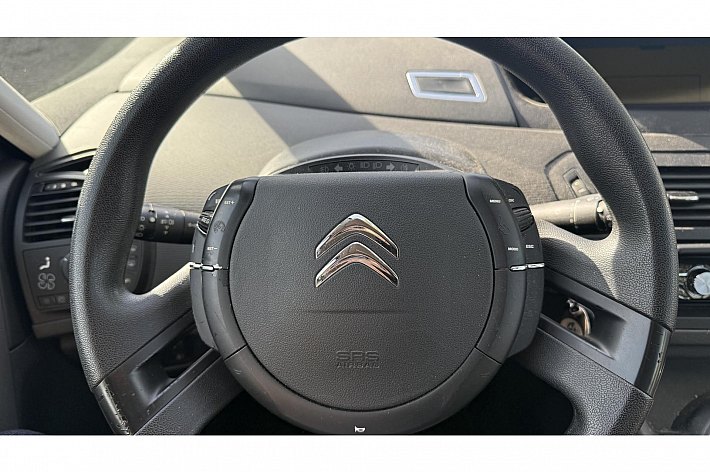 Citroën C4 Picasso 1.6 VTi Attraction , 119.102 KM NAP, AIRCO, DEALER ONDERHOUDEN, TREKHAAK, BOEKJES, RUIME GEZINSAUTO, AUTO HEEFT DIVERSE LAK SCHAAFPLEKJES, RIJDT HIJ NIET MINDER OM, MAAR IS DAAR DOOR WEL SCHERP GEPRIJSD !!!