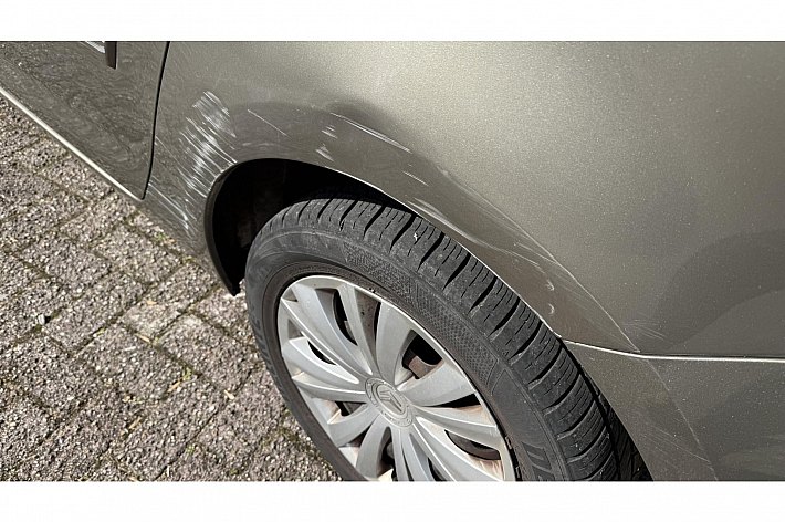 Citroën C4 Picasso 1.6 VTi Attraction , 119.102 KM NAP, AIRCO, DEALER ONDERHOUDEN, TREKHAAK, BOEKJES, RUIME GEZINSAUTO, AUTO HEEFT DIVERSE LAK SCHAAFPLEKJES, RIJDT HIJ NIET MINDER OM, MAAR IS DAAR DOOR WEL SCHERP GEPRIJSD !!!