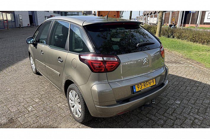 Citroën C4 Picasso 1.6 VTi Attraction , 119.102 KM NAP, AIRCO, DEALER ONDERHOUDEN, TREKHAAK, BOEKJES, RUIME GEZINSAUTO, AUTO HEEFT DIVERSE LAK SCHAAFPLEKJES, RIJDT HIJ NIET MINDER OM, MAAR IS DAAR DOOR WEL SCHERP GEPRIJSD !!!