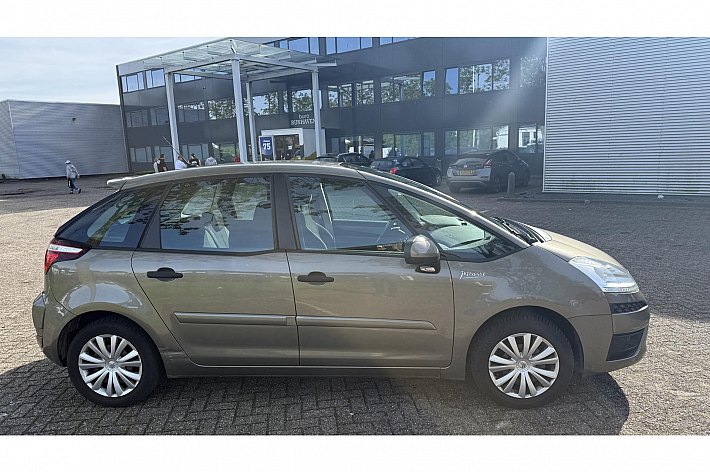 Citroën C4 Picasso 1.6 VTi Attraction , 119.102 KM NAP, AIRCO, DEALER ONDERHOUDEN, TREKHAAK, BOEKJES, RUIME GEZINSAUTO, AUTO HEEFT DIVERSE LAK SCHAAFPLEKJES, RIJDT HIJ NIET MINDER OM, MAAR IS DAAR DOOR WEL SCHERP GEPRIJSD !!!