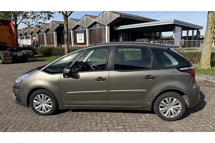 Citroën C4 Picasso 1.6 VTi Attraction , 119.102 KM NAP, AIRCO, DEALER ONDERHOUDEN, TREKHAAK, BOEKJES, RUIME GEZINSAUTO, AUTO HEEFT DIVERSE LAK SCHAAFPLEKJES, RIJDT HIJ NIET MINDER OM, MAAR IS DAAR DOOR WEL SCHERP GEPRIJSD !!!