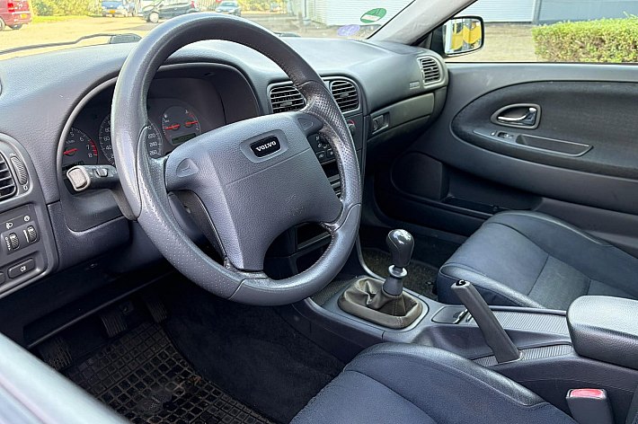 Volvo V40 1.8 144.471 KM, NAP, LPG G3, TREKHAAK, CRUISE CONTROLE, BOEKJES, RIJDT PERFECT, GOEDKOOP LPG TANKEN IN DEZE DURE TIJDEN