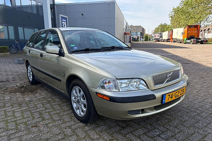 Volvo V40 1.8 144.471 KM, NAP, LPG G3, TREKHAAK, CRUISE CONTROLE, BOEKJES, RIJDT PERFECT, GOEDKOOP LPG TANKEN IN DEZE DURE TIJDEN