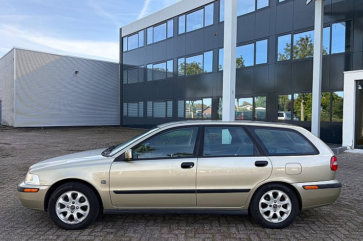 Volvo V40 1.8 144.471 KM, NAP, LPG G3, TREKHAAK, CRUISE CONTROLE, BOEKJES, RIJDT PERFECT, GOEDKOOP LPG TANKEN IN DEZE DURE TIJDEN
