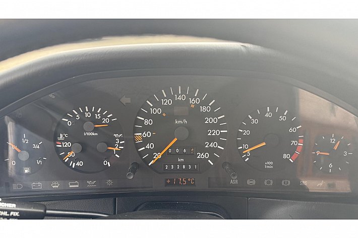 Mercedes-Benz S-Klasse 300 SE , S320, 3.2, AUTOMAAT, CLIMA. ELECTR VOORSTOELEN, SPIEGELS EN RAMEN, STOELVERWARMING, DUBBEL GLAS, CRUISE CONTROLE, ETC, DE KATHEDRAAL IS EEN VAN DE BEST GEBOUWDE MERCEDESSEN OOIT, BLIJVEND YOUNGTIMER!!