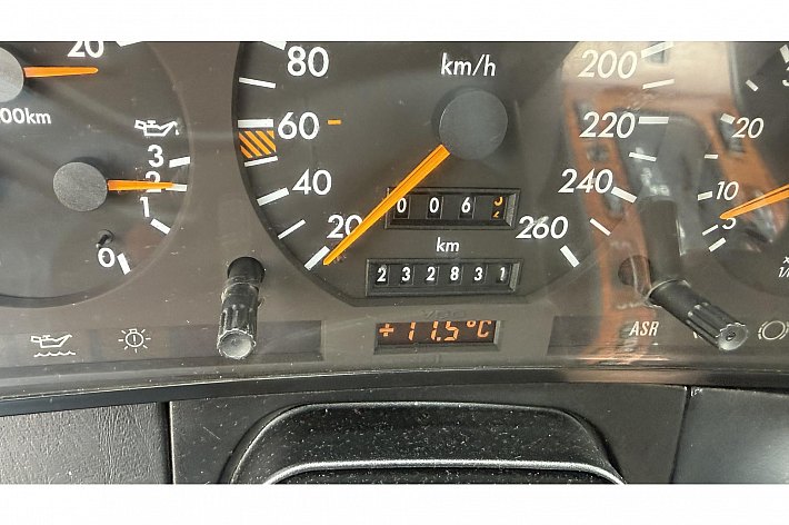 Mercedes-Benz S-Klasse 300 SE , S320, 3.2, AUTOMAAT, CLIMA. ELECTR VOORSTOELEN, SPIEGELS EN RAMEN, STOELVERWARMING, DUBBEL GLAS, CRUISE CONTROLE, ETC, DE KATHEDRAAL IS EEN VAN DE BEST GEBOUWDE MERCEDESSEN OOIT, BLIJVEND YOUNGTIMER!!