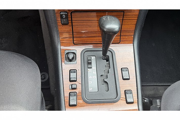 Mercedes-Benz S-Klasse 300 SE , S320, 3.2, AUTOMAAT, CLIMA. ELECTR VOORSTOELEN, SPIEGELS EN RAMEN, STOELVERWARMING, DUBBEL GLAS, CRUISE CONTROLE, ETC, DE KATHEDRAAL IS EEN VAN DE BEST GEBOUWDE MERCEDESSEN OOIT, BLIJVEND YOUNGTIMER!!