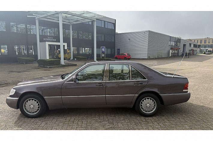 Mercedes-Benz S-Klasse 300 SE , S320, 3.2, AUTOMAAT, CLIMA. ELECTR VOORSTOELEN, SPIEGELS EN RAMEN, STOELVERWARMING, DUBBEL GLAS, CRUISE CONTROLE, ETC, DE KATHEDRAAL IS EEN VAN DE BEST GEBOUWDE MERCEDESSEN OOIT, BLIJVEND YOUNGTIMER!!